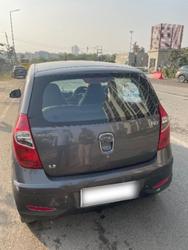 Second-hand 2011 Hyundai i10 Magna for sale in Noida-4