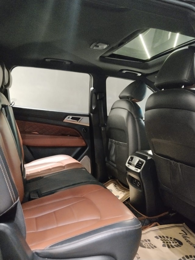 Second-hand 2019 Mahindra Alturas G4 4X4 AT BSIV for sale in New Delhi-12