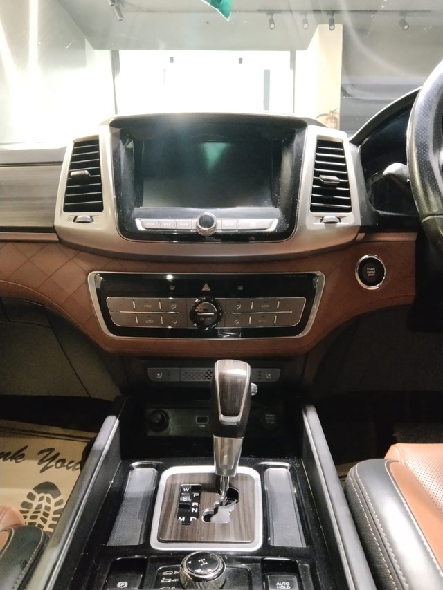 Second-hand 2019 Mahindra Alturas G4 4X4 AT BSIV for sale in New Delhi-8