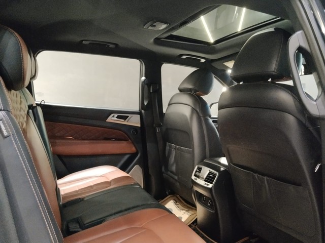 Second-hand 2019 Mahindra Alturas G4 4X4 AT BSIV for sale in New Delhi-4