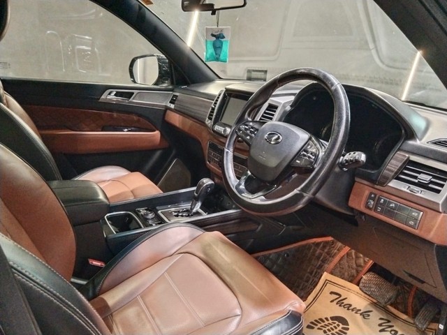 Second-hand 2019 Mahindra Alturas G4 4X4 AT BSIV for sale in New Delhi-9