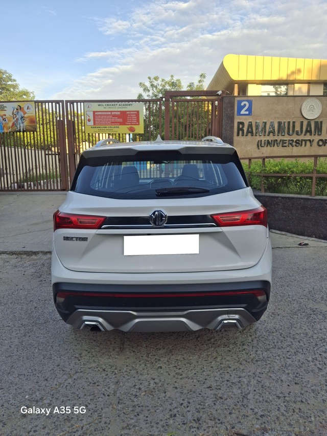 Second-hand 2022 MG Hector Shine MT for sale in New Delhi