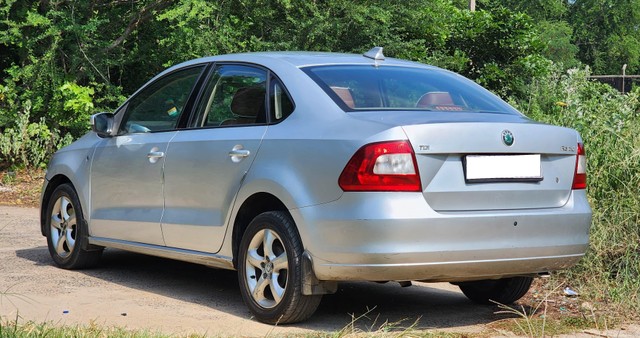 Second-hand 2012 Skoda Rapid 1.6 MPI Elegance for sale in Chennai-10