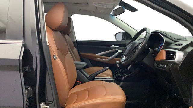 Second-hand 2020 MG Hector Plus Sharp Hybrid MT for sale in Kochi-15