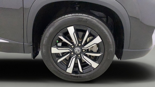 Second-hand 2020 MG Hector Plus Sharp Hybrid MT for sale in Kochi-24