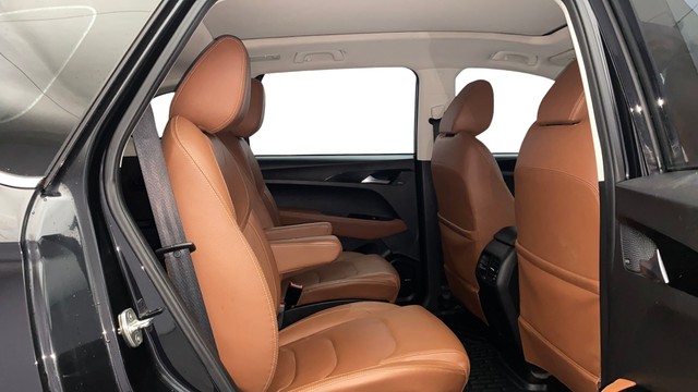 Second-hand 2020 MG Hector Plus Sharp Hybrid MT for sale in Kochi-16