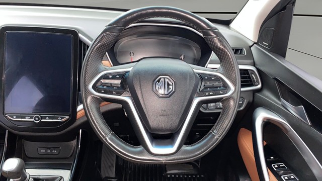 Second-hand 2020 MG Hector Plus Sharp Hybrid MT for sale in Kochi-12