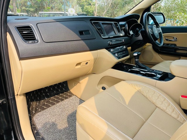 Second-hand 2021 Kia Carnival Limousine Plus for sale in Mumbai-9