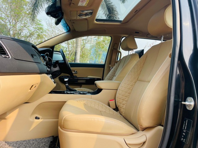 Second-hand 2021 Kia Carnival Limousine Plus for sale in Mumbai-7