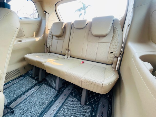 Second-hand 2021 Kia Carnival Limousine Plus for sale in Mumbai-10