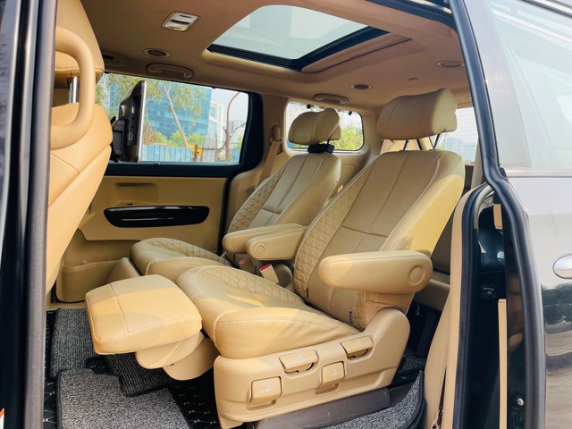 Second-hand 2021 Kia Carnival Limousine Plus for sale in Mumbai-8