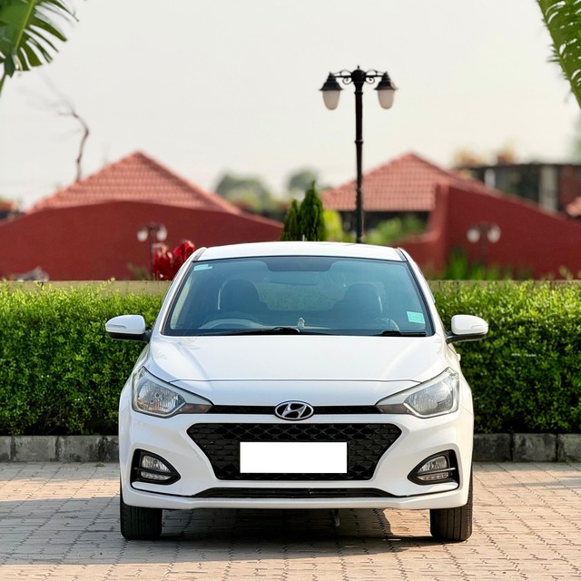 Second-hand 2018 Hyundai i20 1.2 Asta for sale in Surat-3