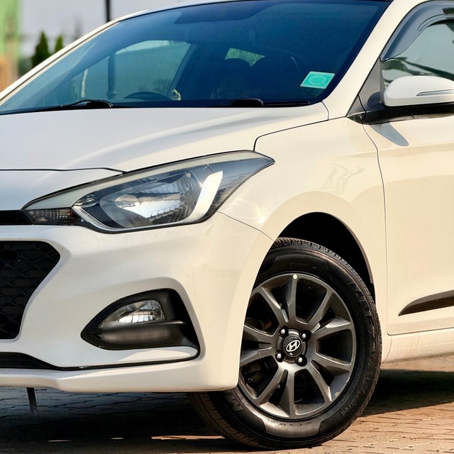Second-hand 2018 Hyundai i20 1.2 Asta for sale in Surat-12