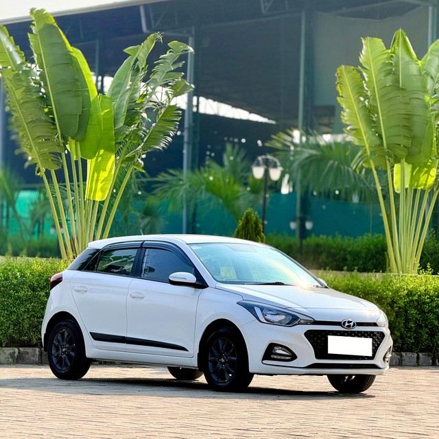 Second-hand 2018 Hyundai i20 1.2 Asta for sale in Surat-6