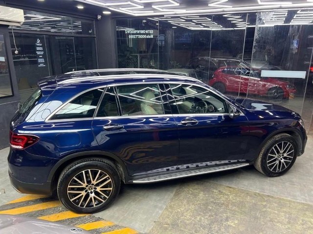 Second-hand 2022 Mercedes-Benz GLC 220d 4MATIC for sale in Bangalore-8
