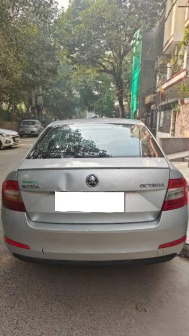 Second-hand 2017 Skoda Octavia 1.4 TSI MT Ambition for sale in New Delhi-4