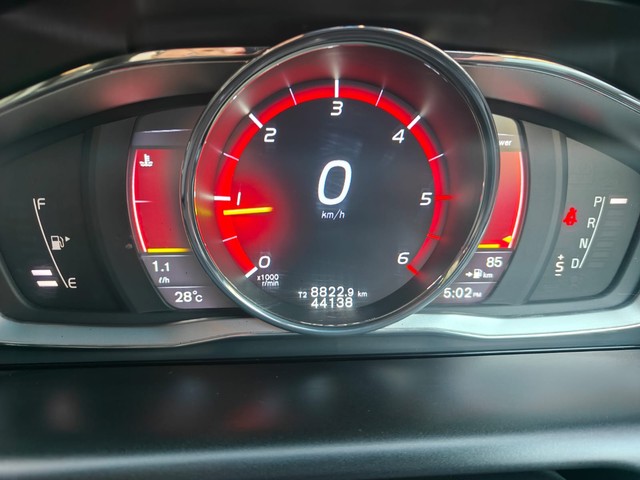 Second-hand 2017 Volvo XC60 D4 Momentum for sale in Hyderabad-7