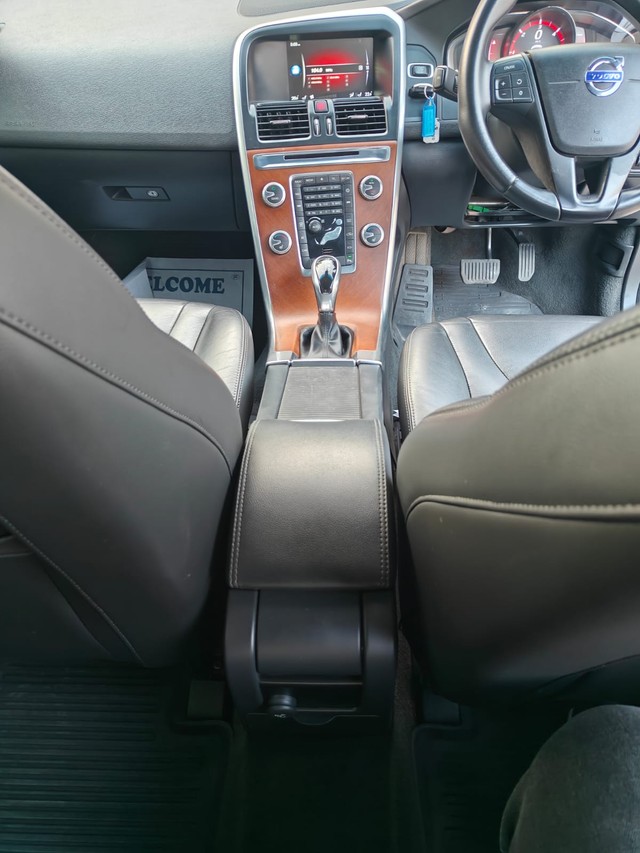 Second-hand 2017 Volvo XC60 D4 Momentum for sale in Hyderabad-8