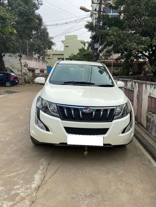 Second-hand 2017 Mahindra XUV500 AT W6 2WD for sale in Rajahmundry
