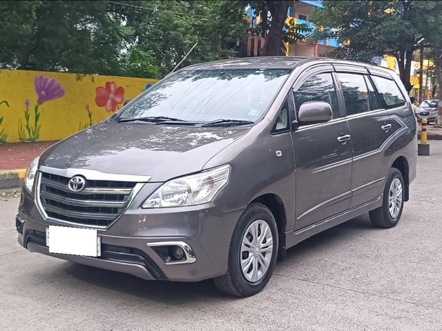 Second-hand 2014 Toyota Innova 2.5 G (Diesel) 8 Seater BS IV for sale in Indore-3