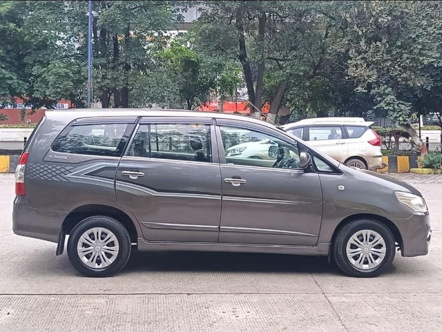 Second-hand 2014 Toyota Innova 2.5 G (Diesel) 8 Seater BS IV for sale in Indore-1