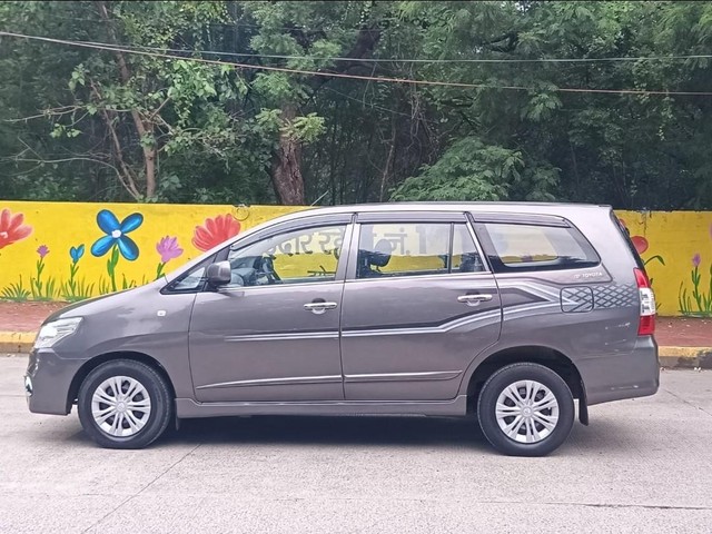 Second-hand 2014 Toyota Innova 2.5 G (Diesel) 8 Seater BS IV for sale in Indore-2