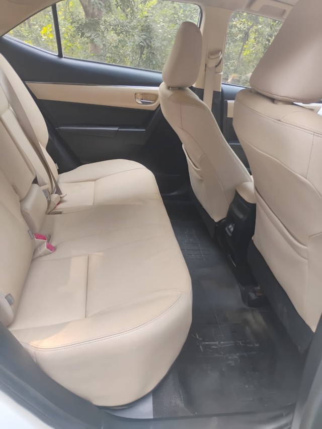 Toyota Corolla Altis 1.8 GL Second-hand 2017 Toyota Corolla Altis 1.8 GL for sale in Agra-12