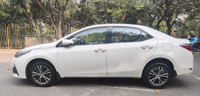 Toyota Corolla Altis 1.8 GL Second-hand 2017 Toyota Corolla Altis 1.8 GL for sale in Agra-3
