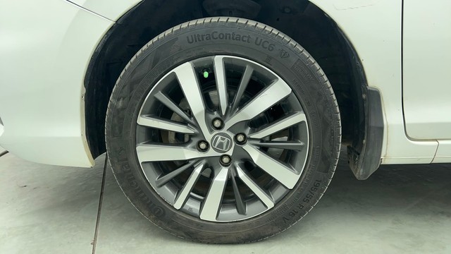 Second-hand 2022 Honda City VX MT for sale in Chennai-20