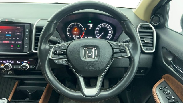 Second-hand 2022 Honda City VX MT for sale in Chennai-23
