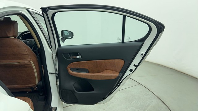 Second-hand 2022 Honda City VX MT for sale in Chennai-38