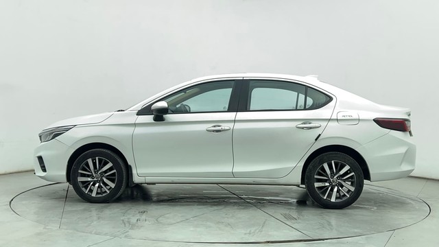 Second-hand 2022 Honda City VX MT for sale in Chennai-6