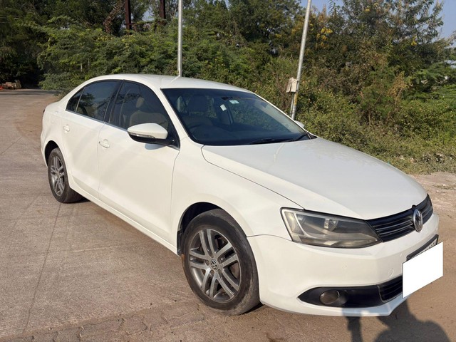 Second-hand 2013 Volkswagen Jetta 2.0L TDI Comfortline for sale in Aurangabad-8