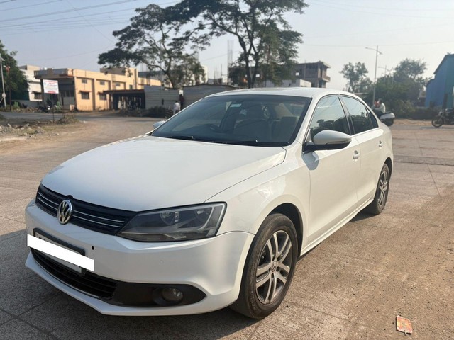 Second-hand 2013 Volkswagen Jetta 2.0L TDI Comfortline for sale in Aurangabad-4