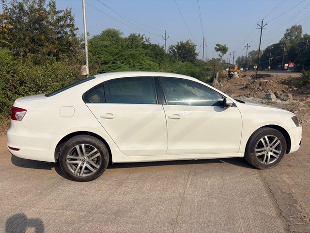 Second-hand 2013 Volkswagen Jetta 2.0L TDI Comfortline for sale in Aurangabad-11
