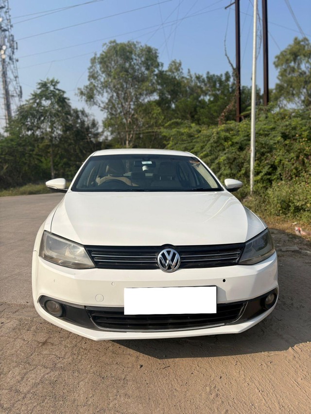 Second-hand 2013 Volkswagen Jetta 2.0L TDI Comfortline for sale in Aurangabad-5