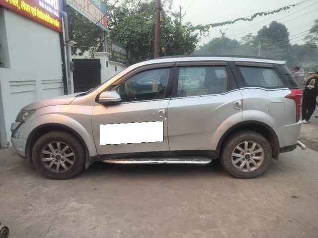 Second-hand 2015 Mahindra XUV500 R W10 FWD for sale in Gorakhpur-2