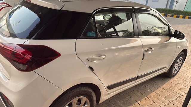 Second-hand 2018 Hyundai i20 Petrol Magna for sale in Bhiwadi-6