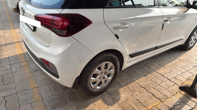 Second-hand 2018 Hyundai i20 Petrol Magna for sale in Bhiwadi-7