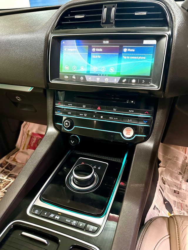 Second-hand 2019 Jaguar F-Pace Prestige 2.0 AWD for sale in Mumbai-9