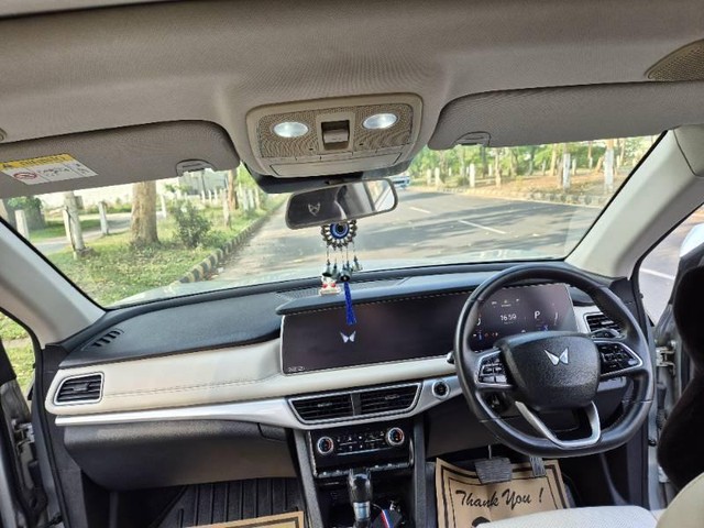 Second-hand 2022 Mahindra XUV700 AX7 AT Luxury Pack BSVI for sale in Moradabad-7