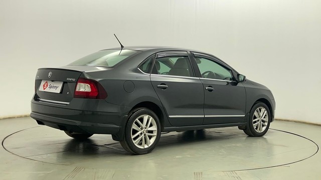 Second-hand 2021 Ford Fiesta Petrol Style for sale in Kolkata-3