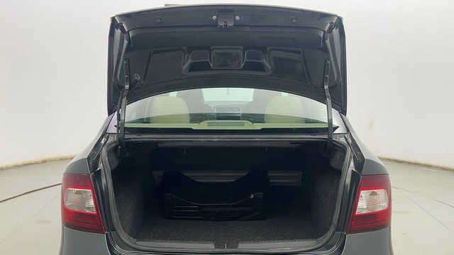 Second-hand 2021 Ford Fiesta Petrol Style for sale in Kolkata-9