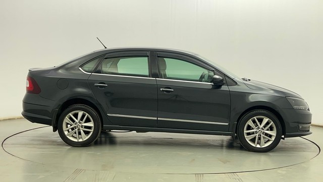 Second-hand 2021 Ford Fiesta Petrol Style for sale in Kolkata-2