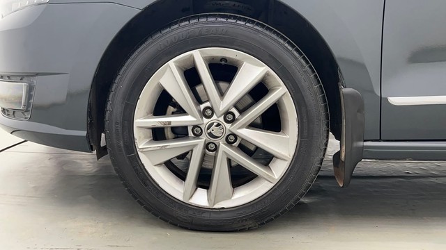 Second-hand 2021 Ford Fiesta Petrol Style for sale in Kolkata-20