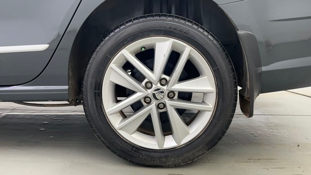 Second-hand 2021 Ford Fiesta Petrol Style for sale in Kolkata-19