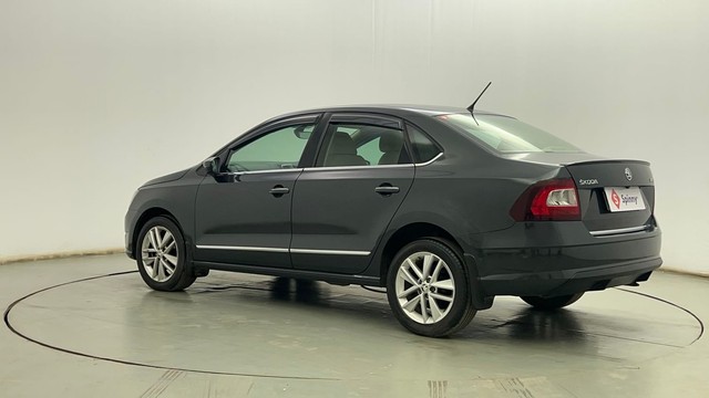 Second-hand 2021 Ford Fiesta Petrol Style for sale in Kolkata-5