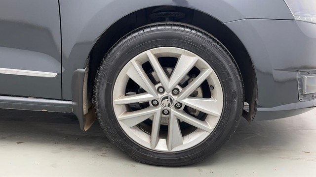 Second-hand 2021 Ford Fiesta Petrol Style for sale in Kolkata-17