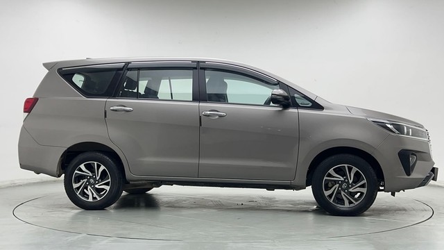 Second-hand 2022 Toyota Innova Crysta 2.7 VX 7 STR for sale in Gurgaon-2