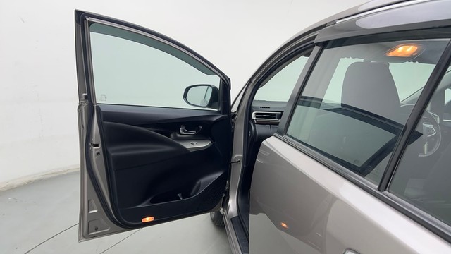 Second-hand 2022 Toyota Innova Crysta 2.7 VX 7 STR for sale in Gurgaon-37